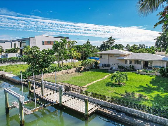 5th image of 1075 Belle Meade Island Dr