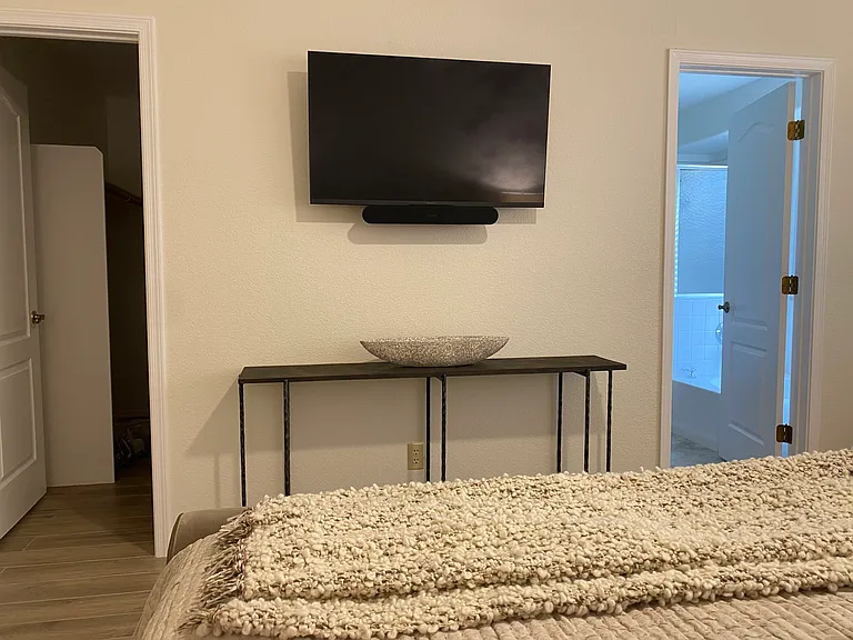 2460 W Catalpa Rd — Photo 18