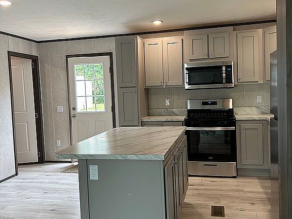 5th image of 35 Tree Line Ln