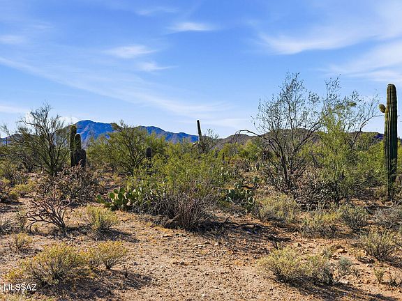 3rd image of 6062 N Placita Sayal