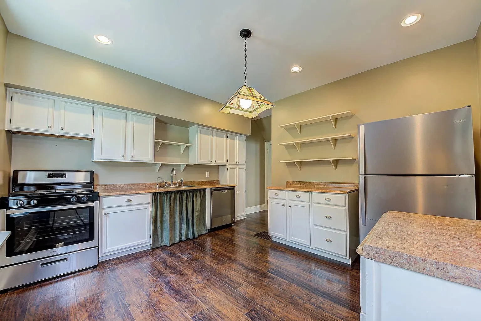 3 bed, 3.5 bath, 1420 sqft, $1,990 — Photo 4