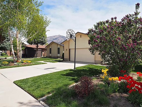3rd image of 7731 S Newport Way