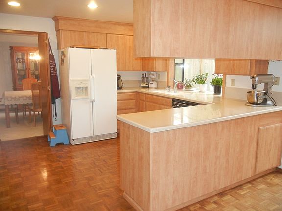 4th image of 4910 88th Ave W
