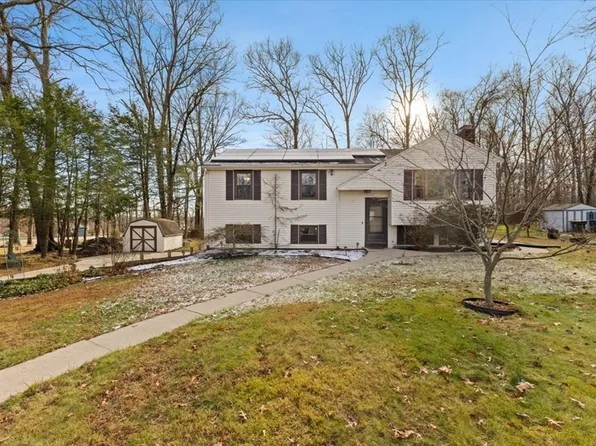 4 Little Tree Ln, Bellingham, MA 02019