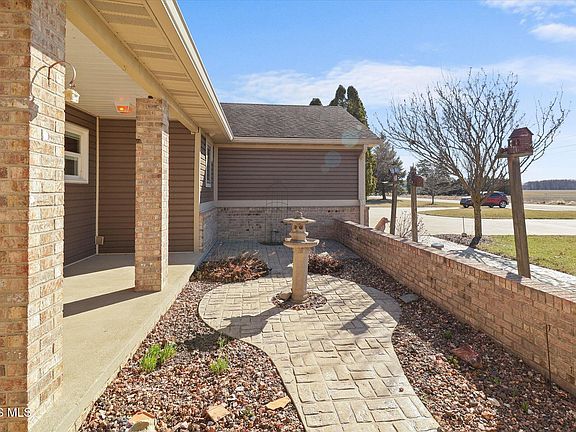 5th image of 24340 Hull Prairie Rd