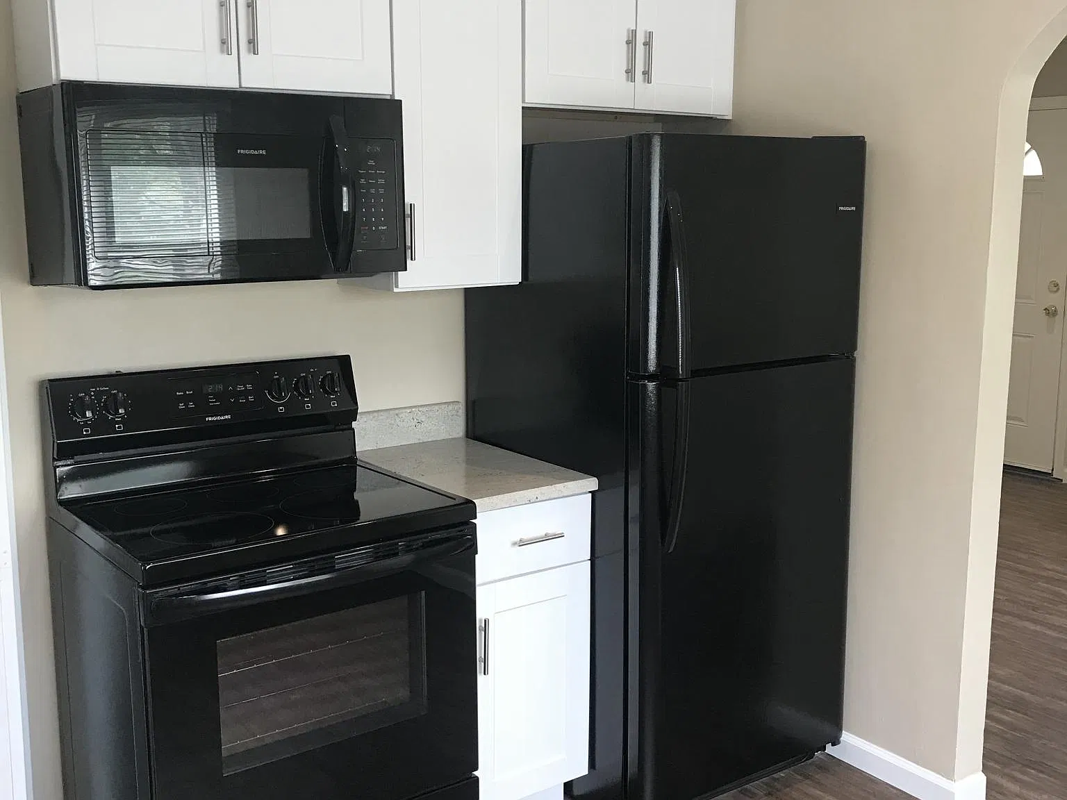 3 bed, 888 sqft, $1,450 — Photo 3