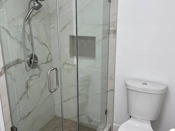 4th image of 282 Redondo Ave Unit 403