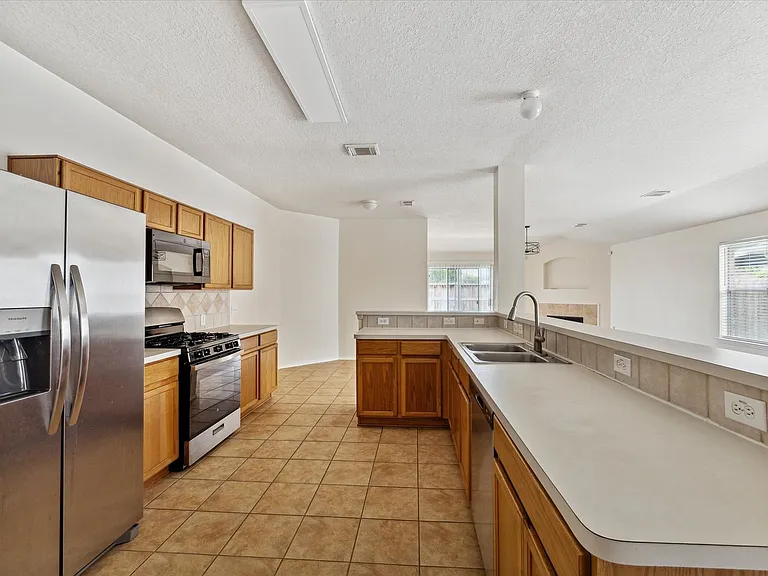 21102 Somerset Park Ln — Photo 7