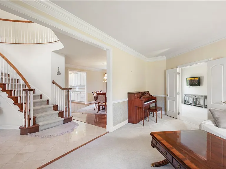 10243 Brittenford Dr — Photo 13