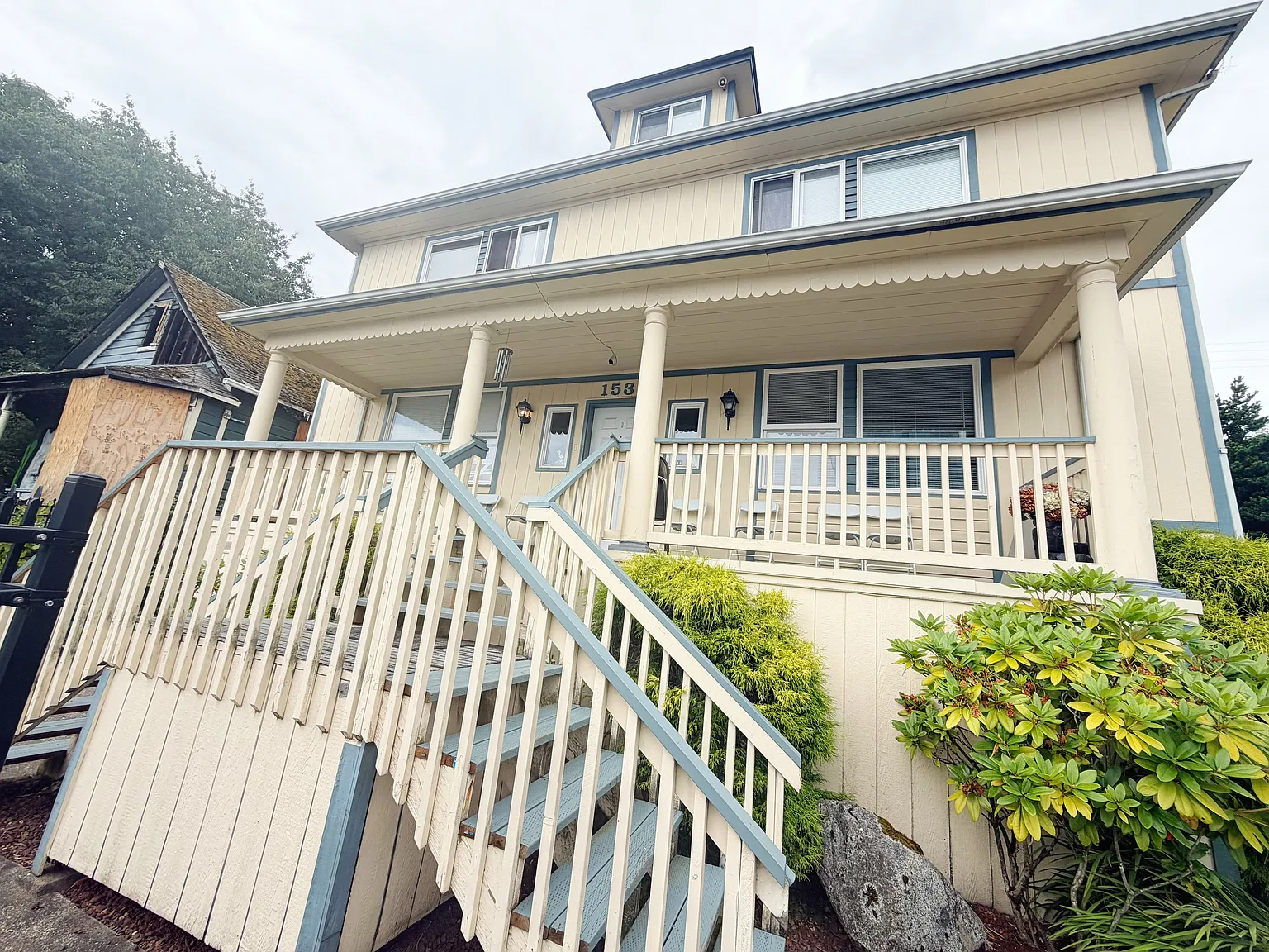 10 bed, 4300 sqft, $5,500 — Photo 3
