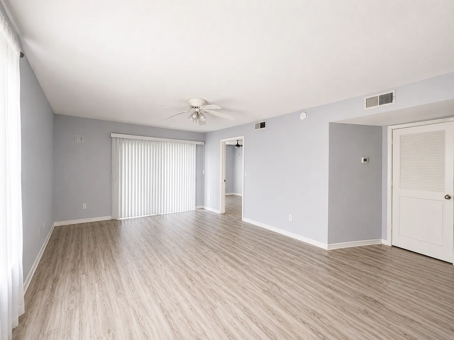 2 bed, 983 sqft, $1,900 — Photo 2