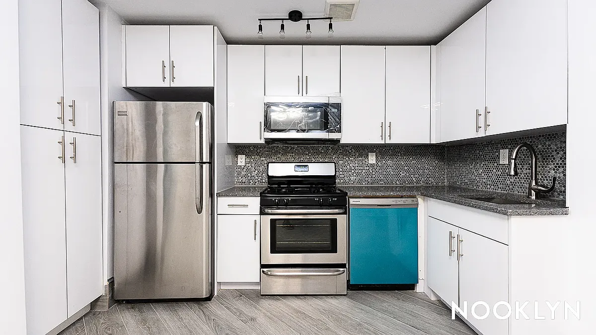 Building Photo - 95 Eldert St #1