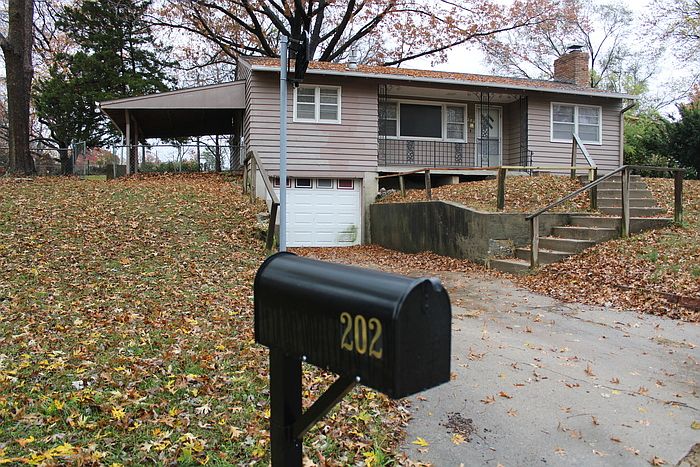 1st image of 202 N 16th St
