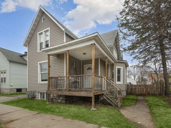 1114 Wells St, Marinette, WI 54143