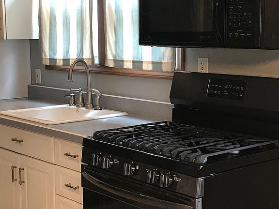 5th image of 106 Hollywood Ave #1