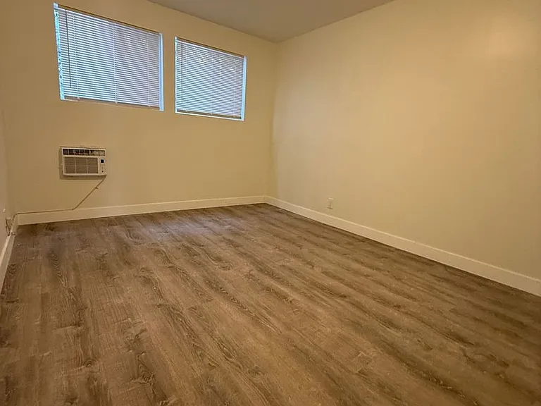 815 S Wilton Pl — Photo 5