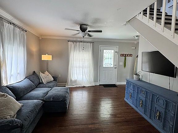5th image of 113 3rd St