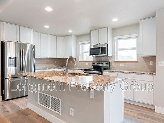 5th image of 1303 S Oak Ct