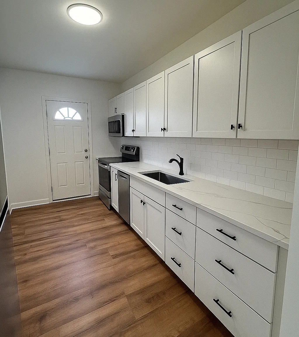 3 bed, 1.5 bath, 1025 sqft, $1,695 — Photo 1