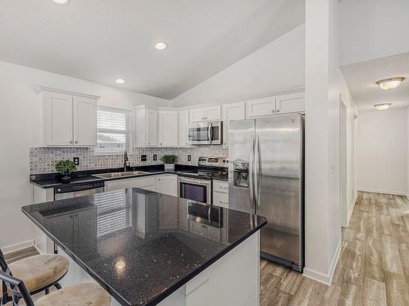 4th image of 850 Lakewood Trl