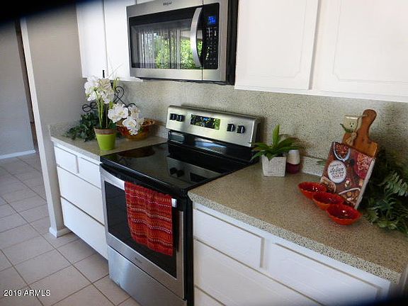 3rd image of 9518 W Cedar Hill Cir N