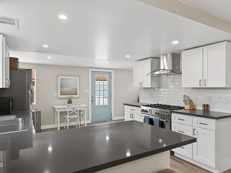 201 S Olive St — Photo 10