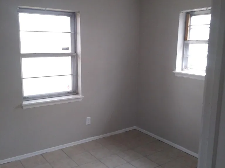 941 N Bradley Ave — Photo 10