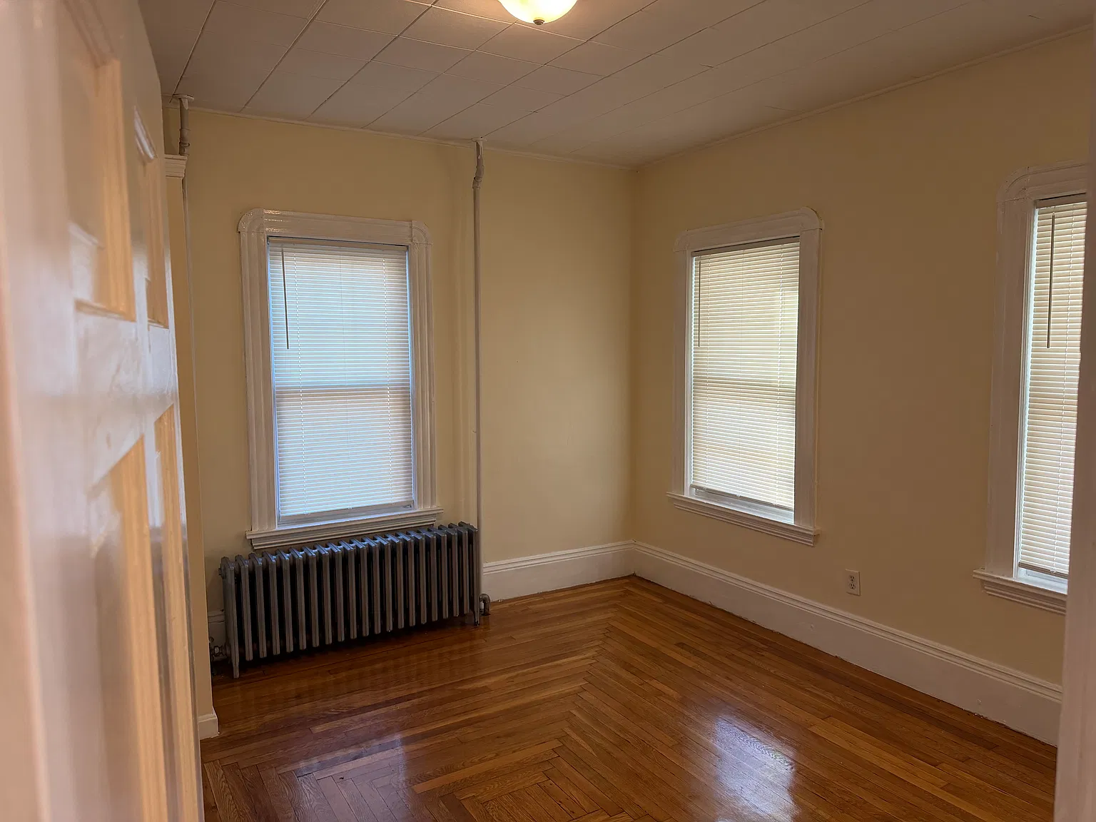 3 bed, 1000 sqft, $2,750 — Photo 3