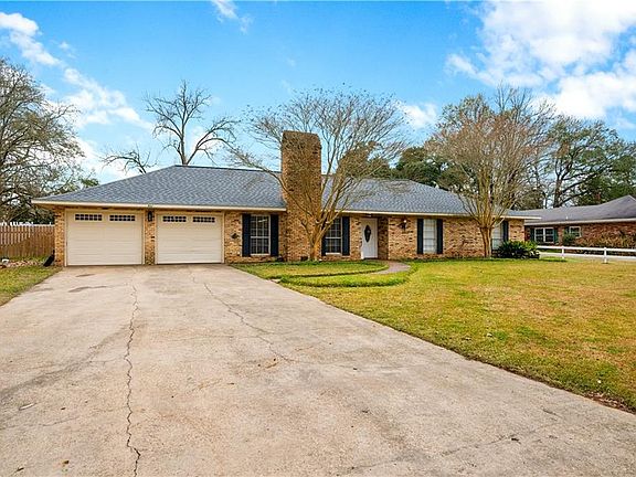 3rd image of 467 Debellevue Dr