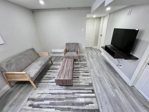 1518 University Ave W, Windsor, ON