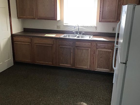 3rd image of 3372 Lloyd St