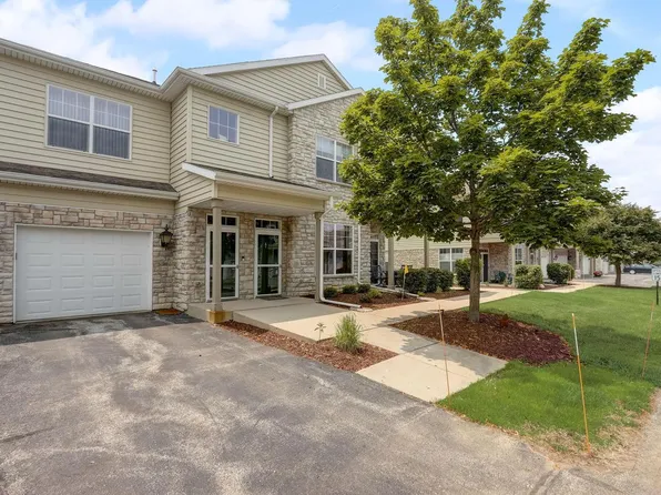 N16W26443 Meadowgrass CIRCLE #A, Pewaukee, WI 53072