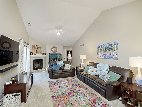 5th image of 9739 River Oak Ln E
