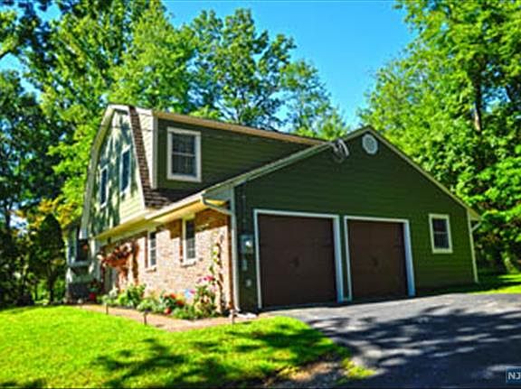 2nd image of 712 Chalmers Ct