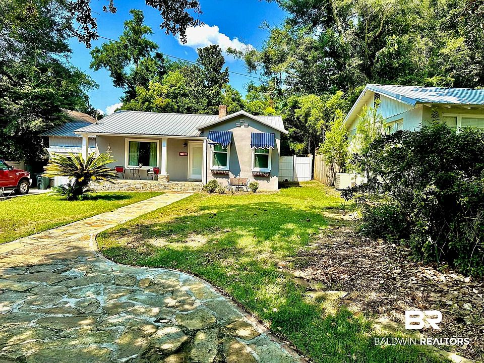 1st image of 105 Pecan Ave