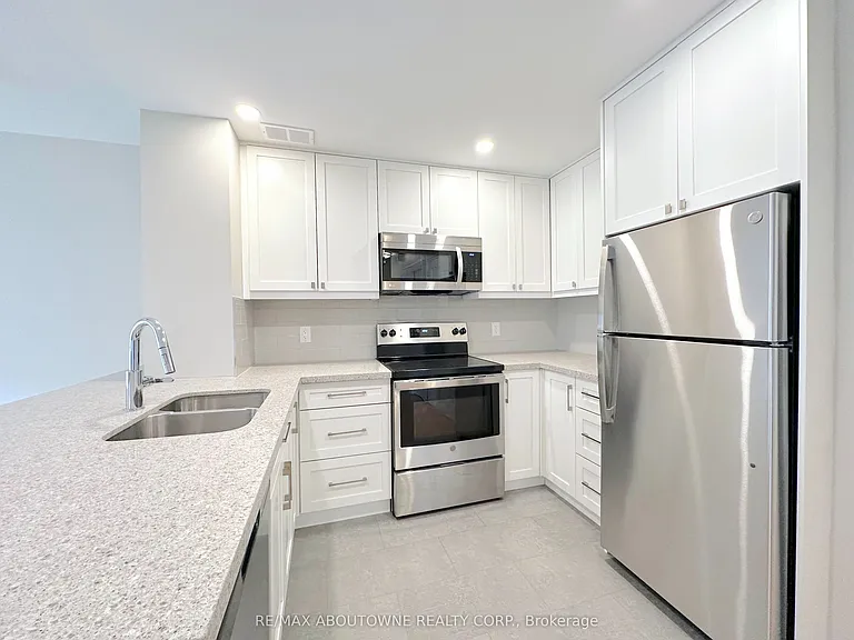 135 Allan St #306 — Photo 6