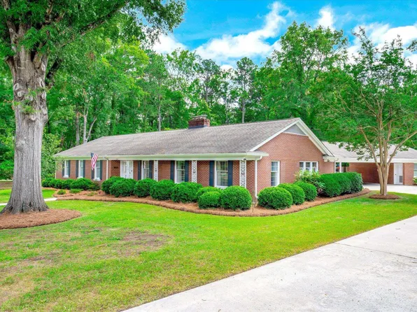 102 Woods Edge Dr, Clinton, SC 29325