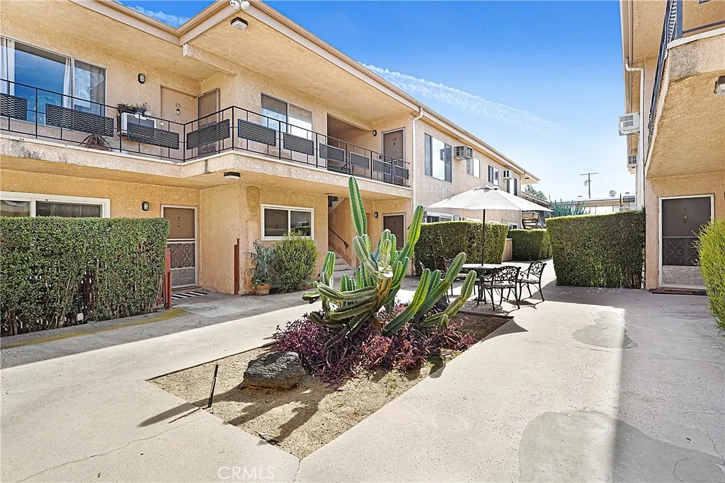 2 bed, 1005 sqft, $2,950 — Photo 3
