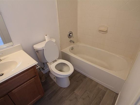 4th image of 11010 Clear Villa Ln