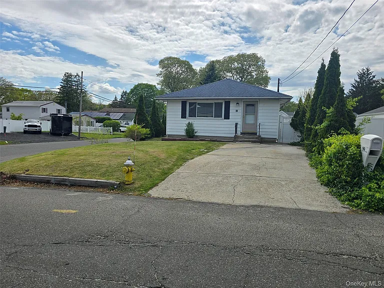 90 Blue Point Rd — Photo 1