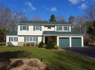 3 Hastings Dr, Ridge, NY 11961