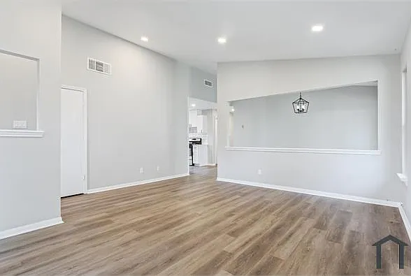 1606 Mona Dr — Photo 7