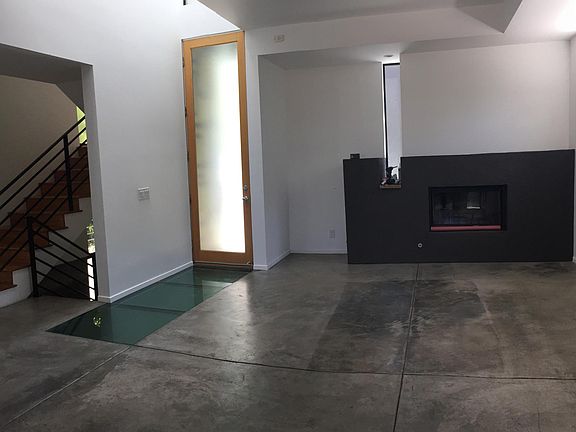 2nd image of 418 S Venice Blvd #1