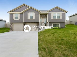 425 Sunflower Dr, Raymore, MO 64083