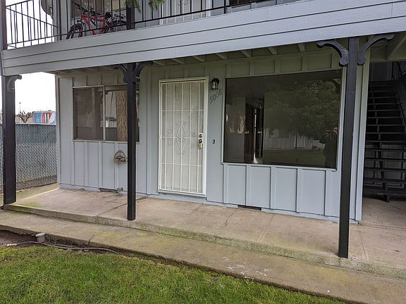 2nd image of 5002-5024 Elizabeth St N #5008