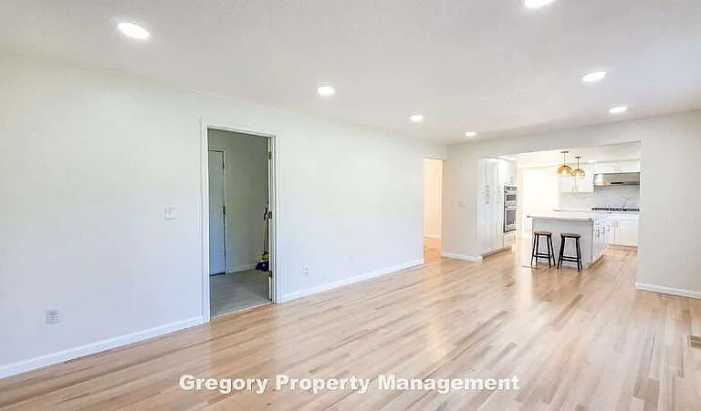 11204 NE 58th Pl — Photo 21