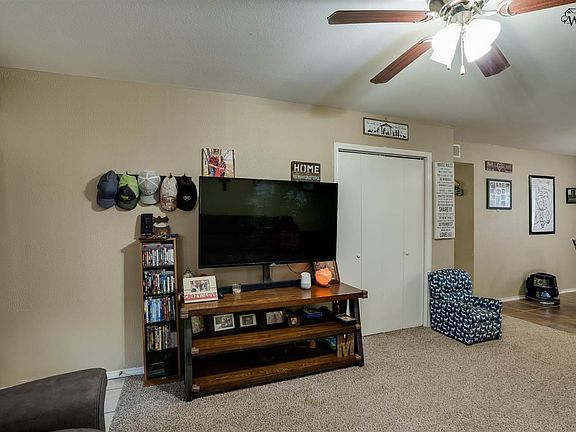 4th image of 1017 W Cornelia Ave