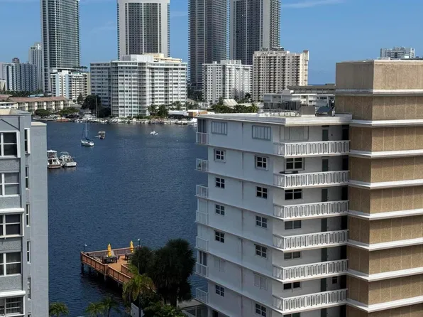 427 GOLDEN ISLES #9G, Hallandale Beach, FL 33009