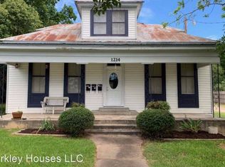 1214 W Hopkins St #9289203, San Marcos, TX 78666