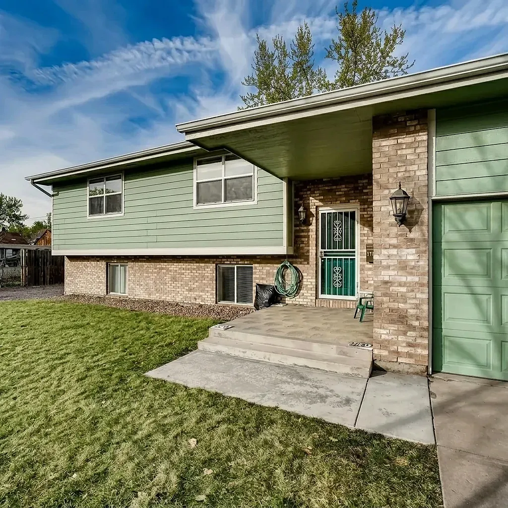 6 bed, 2738 sqft, $770 — Photo 2